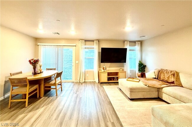 Building Photo - 6086 Lily Gdn St