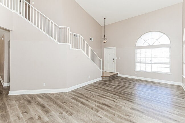 Building Photo - 261 Mariposa Way