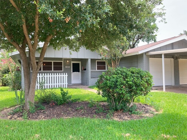 Building Photo - 1202 Dunstan Rd