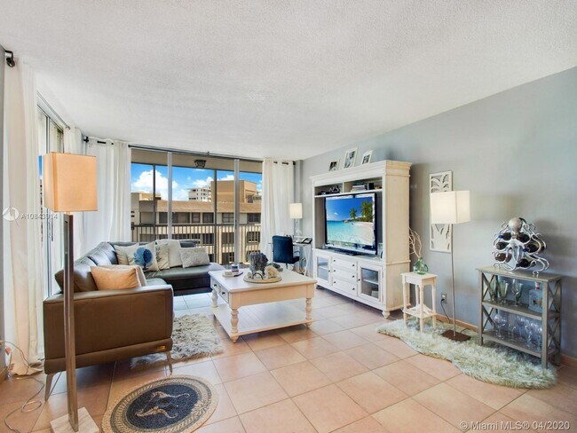 Building Photo - 150  Ocean Lane Dr  9H Key Biscayne Fl 33149