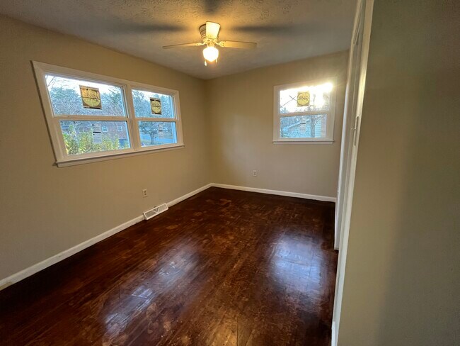 Building Photo - 13 Pinehurst Cir