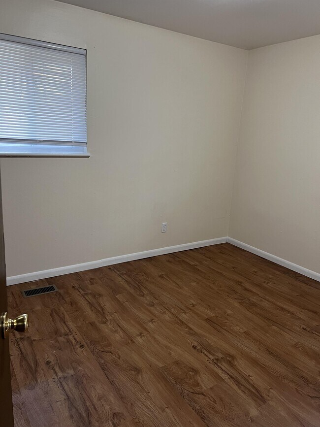 Foto del edificio - 5434-5434 Misty Ln