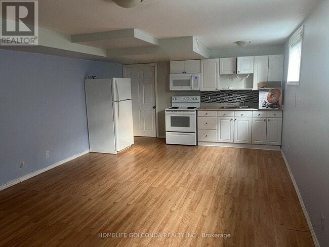 Building Photo - 179 Hanmer St W