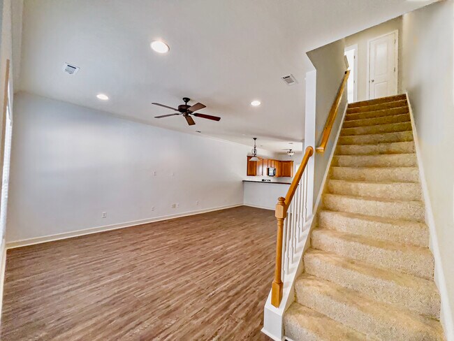 Building Photo - 4 Amity Ln