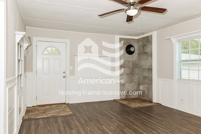 Foto del edificio - 216 McFayden Dr