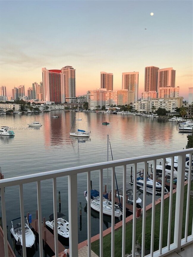 Foto del edificio - 400 Golden Isles Dr