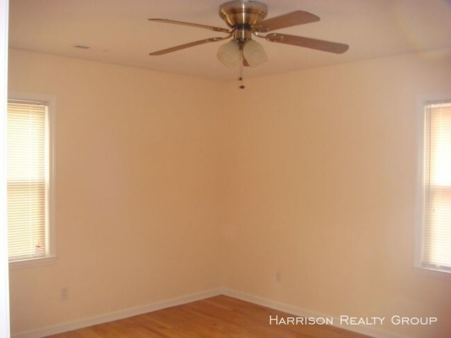 Building Photo - 3BR/1.5BA Ranch with Finished Basement