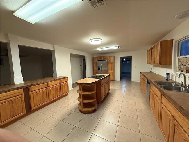 Building Photo - 39344 Rosalind Dr