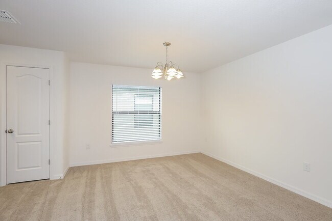 Foto del edificio - 745 Chatham Walk