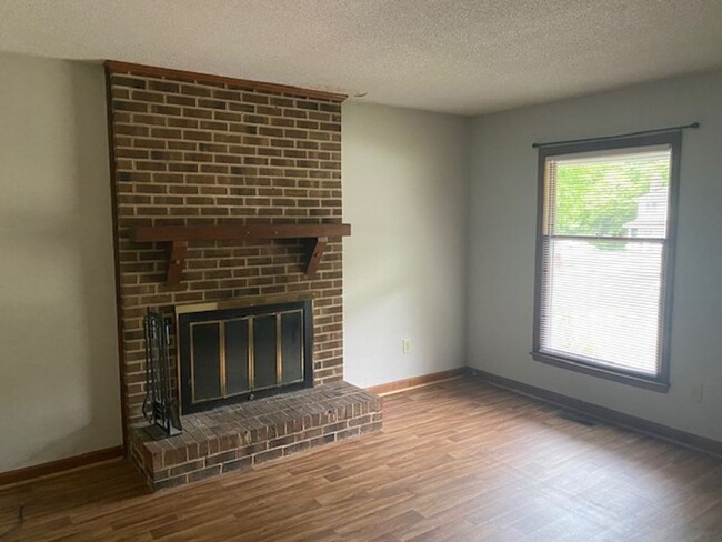 Building Photo - 109 Chatham Woods Drive - Bev Roberts Rent...