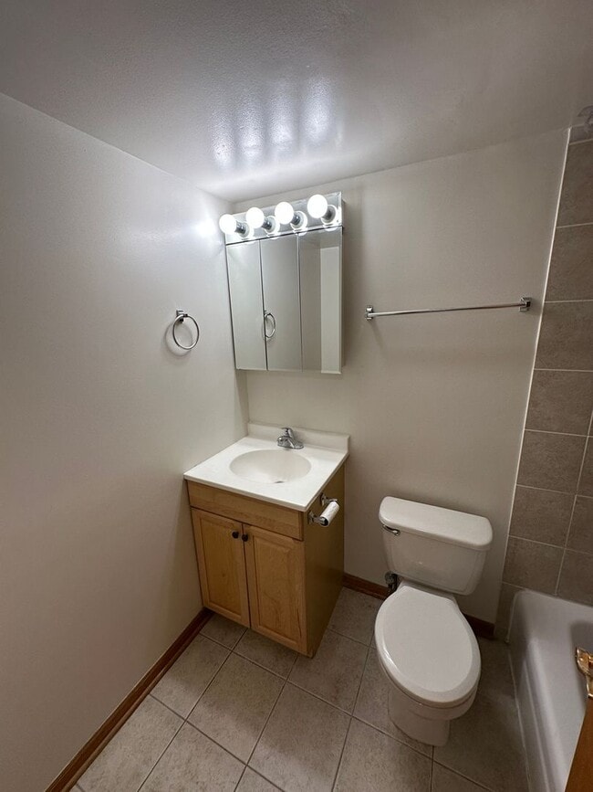 Building Photo - Great studio apartment in convenient locat...