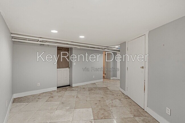 Building Photo - 945 N Washington St