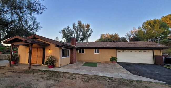 Building Photo - 434 Summerhill Ct