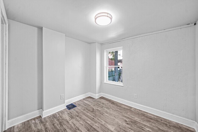 Foto del edificio - 137 E Miner St