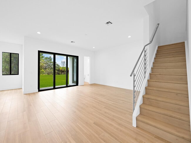 Foto del edificio - 1446 SW 23rd St