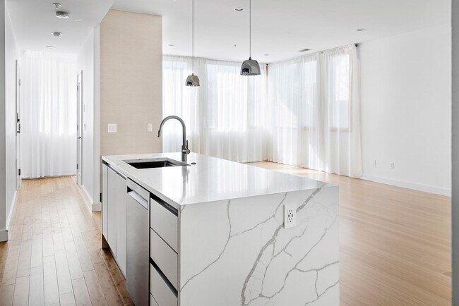 Building Photo - 209 Bolton St