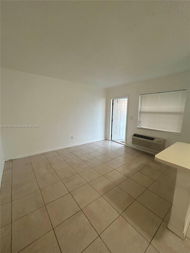 Foto del edificio - 1119 NE 15th St