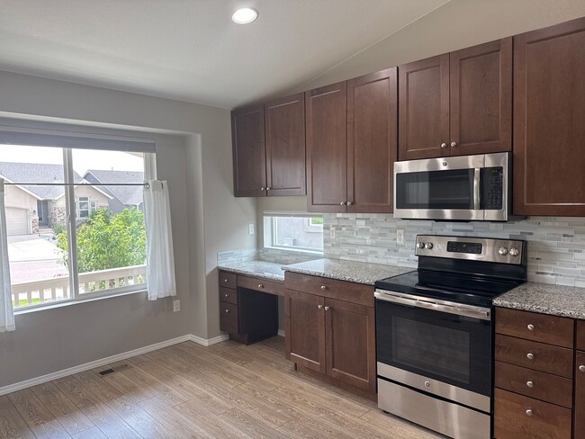 Building Photo - Beautiful stucco 4 bed rancher on premium ...