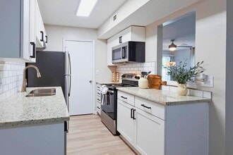 Building Photo - The Retreat at Concord Apartments