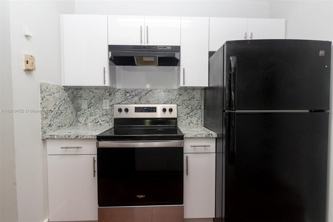 Foto del edificio - 18308 NW 68th Ave