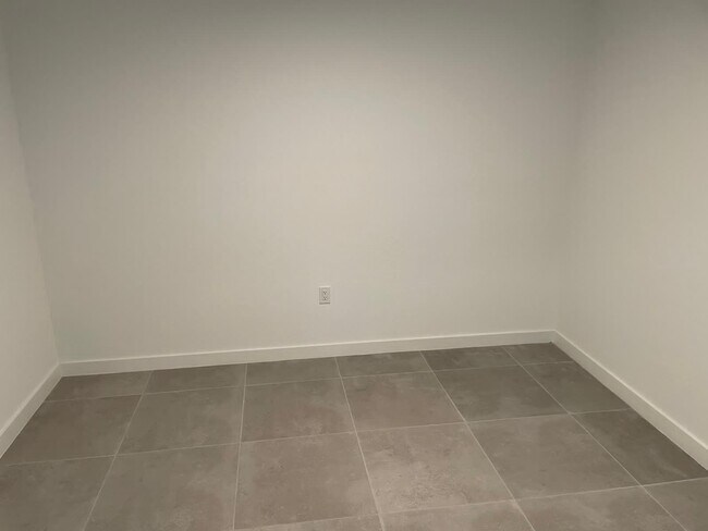 Foto del edificio - 1180 NW 11th Street Rd