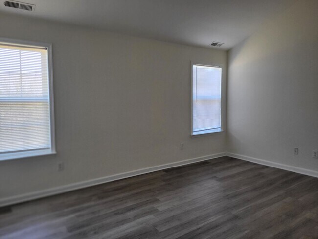 Foto del edificio - Lovely 4 bedroom, 2.5 bath available 9/13/24