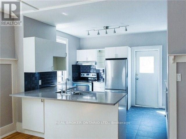 Building Photo - 79 Isabella St