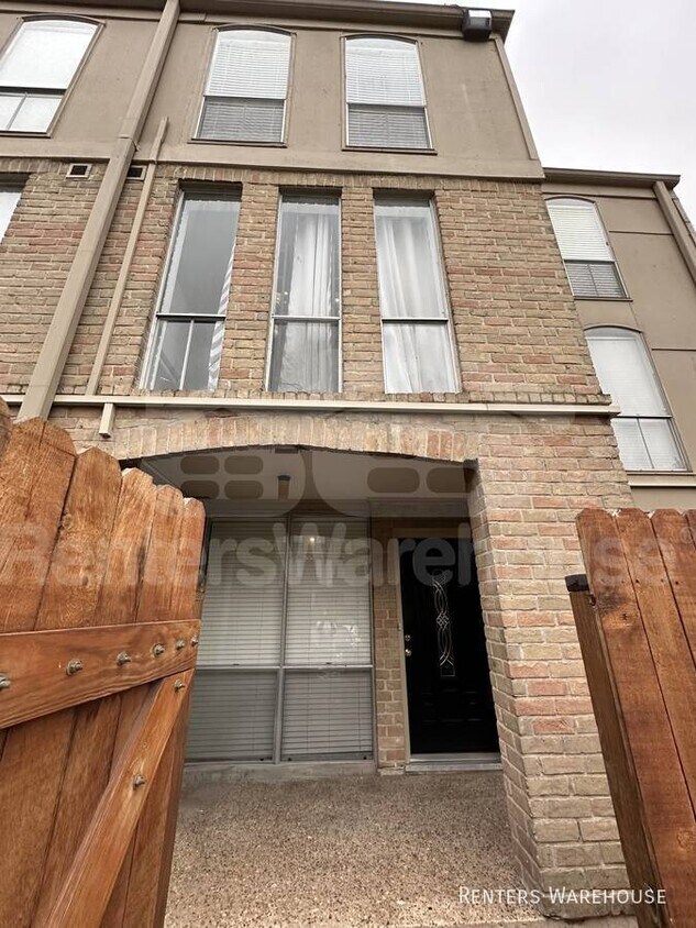 4645 Wild Indigo St, Houston, TX 77027 Condo for Rent in Houston, TX