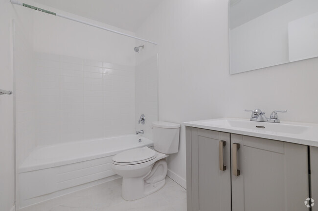 1BR, 1BA - 750 SF - Bathroom - Webster Apts