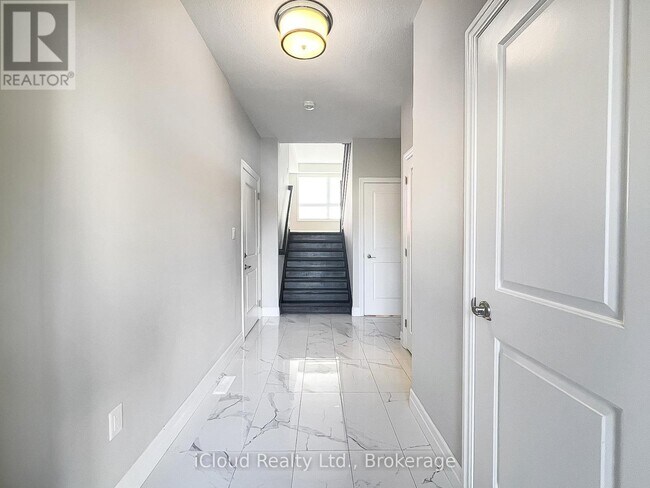 Photo du bâtiment - 811 Sarnia Rd