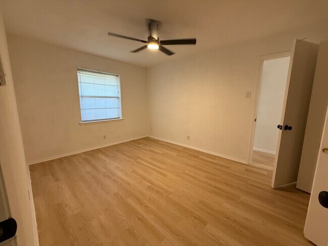 Foto del edificio - 1706 Pleasant Run Rd