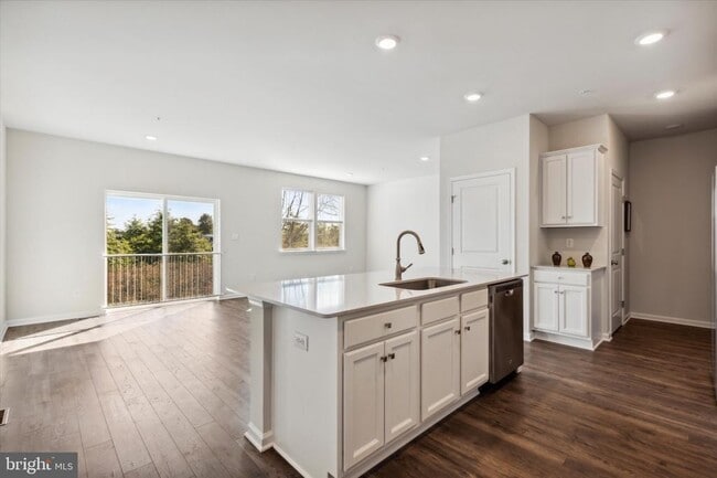 Building Photo - 76 Fonthill Ct