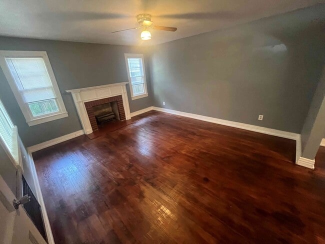 Foto del edificio - 817 Moulton St E