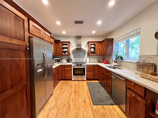 Foto del edificio - 4639 SW 10th St