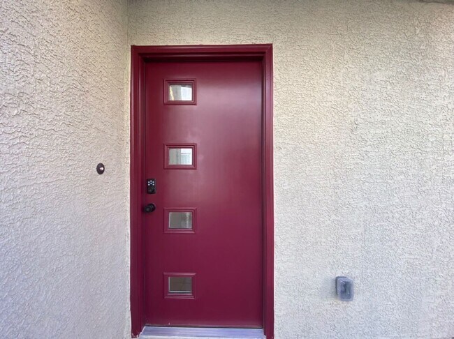 Foto del edificio - 4 BED 3 BATH Townhome, 1 LOFT, 2 GARAGES, ...