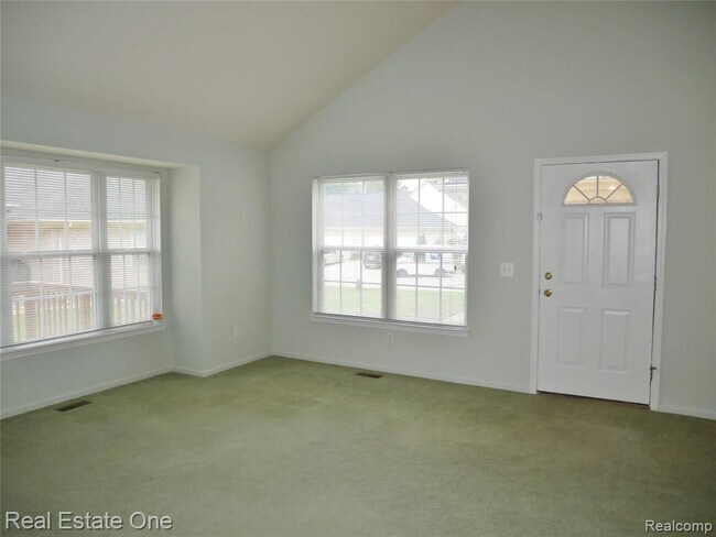 Foto del edificio - 5499 Seabreeze Ln
