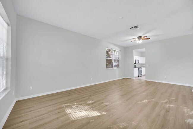 Building Photo - Nice 3/2.5 Home in East Orlando with 2-Car Garage