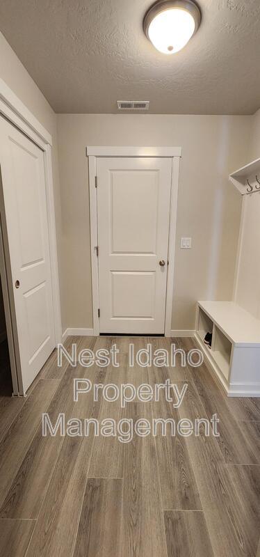 Building Photo - 12339 Shadow River St