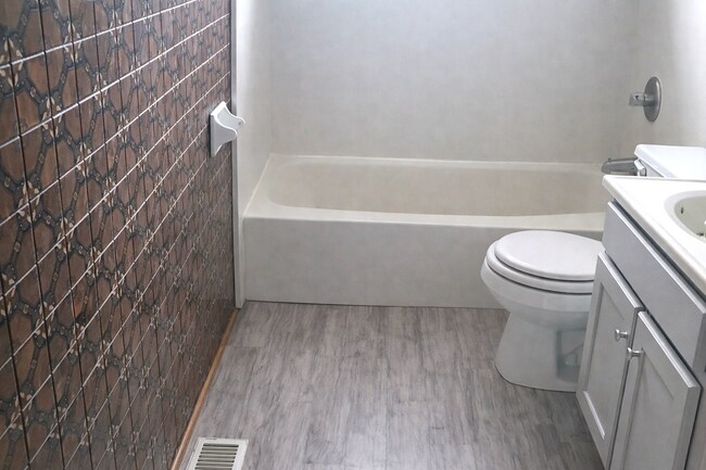 Building Photo - 2854 Merts Dr