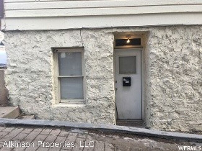Building Photo - 567 27th St