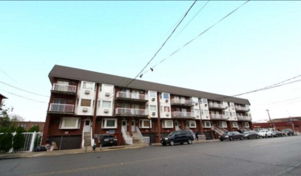 Primary Photo - 702-752 E 103rd St
