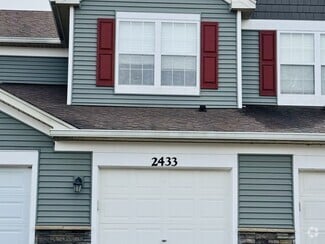 Building Photo - 2433 Golf Ridge Cir