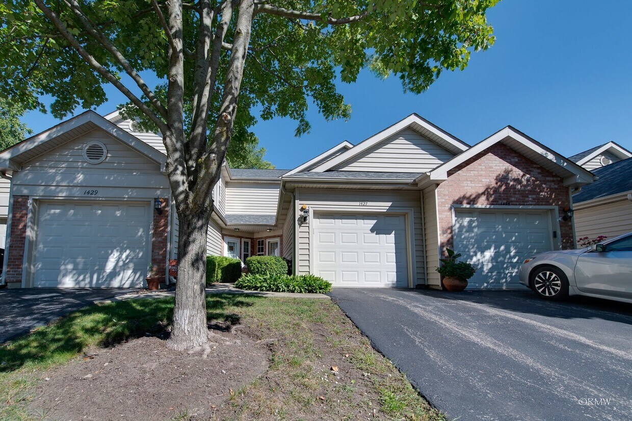 Primary Photo - 1427 Fairway Dr