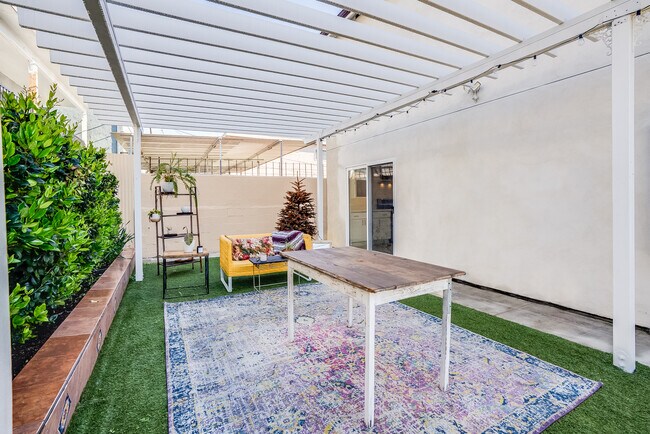 Foto del edificio - 2439 S Burnside Ave