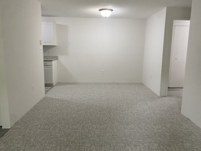 Building Photo - 27 Village Rock Ln