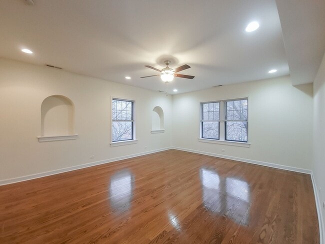 Building Photo - 1819 W Leland Ave