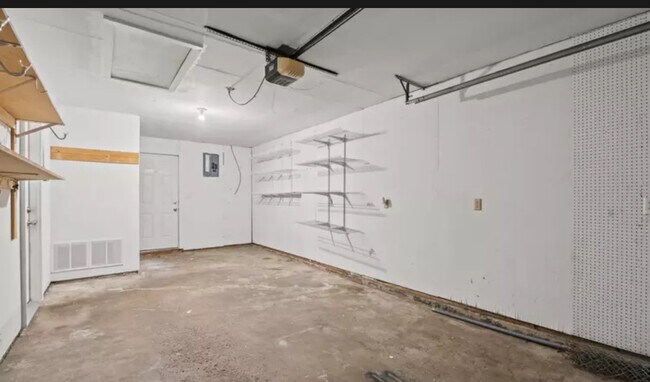 Building Photo - 8310 Park State Dr