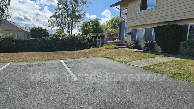 Building Photo - 1621 Trenton Ave