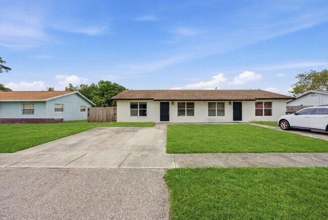 Foto del edificio - 3847 Roan Ct E