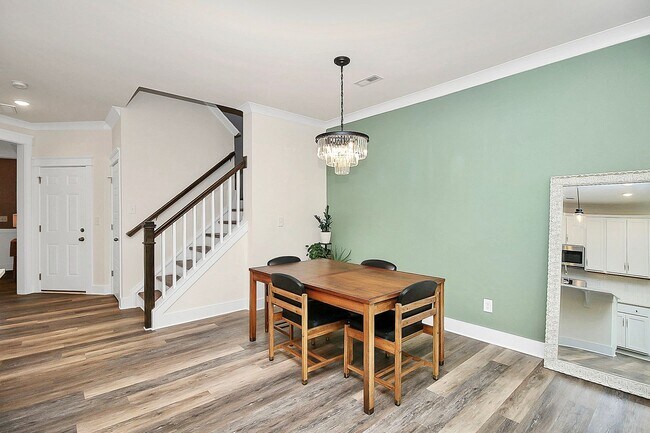 Building Photo - READY NOW! Luxury 3-bedroom plus loft TOWN...
